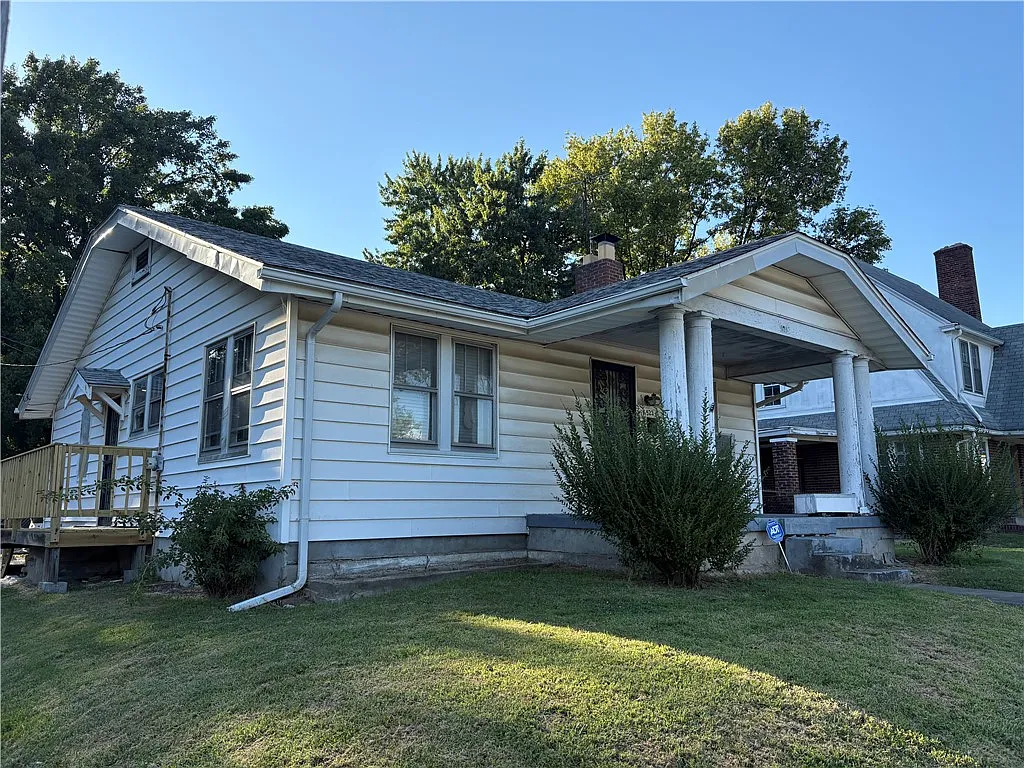 523 S Fairview Ave photo 1