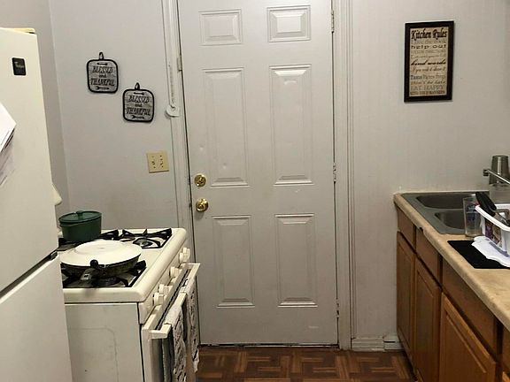 3rd image of 86 N Louisiana St