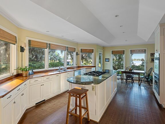 48th image of 1451 River Rd