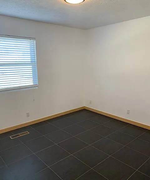 29 Lisbon Ave SE — Photo 16