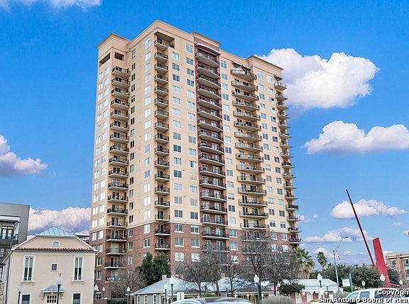 3rd image of 215 North Ctr