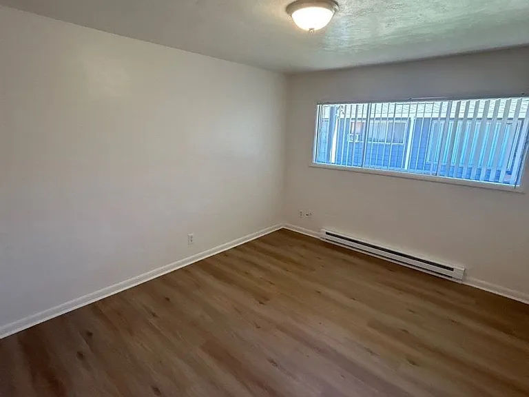 1835 Beach Ave NE #7 — Photo 9