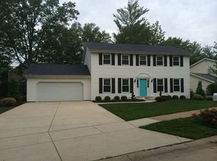 2325 Sportsmen Hill Dr, Chesterfield, MO 63017