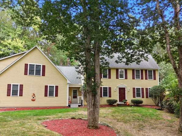 13 Crowe Farm Ln, Norton, MA 02766
