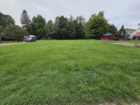 11 2nd St, Edwards, NY 13635