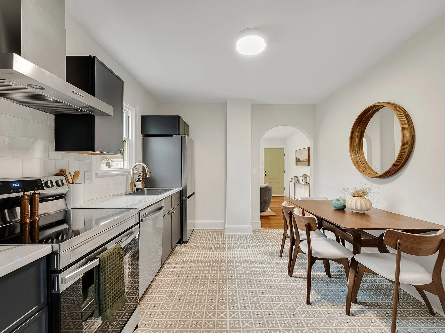 3 bed, 1344 sqft, $1,850 — Photo 4