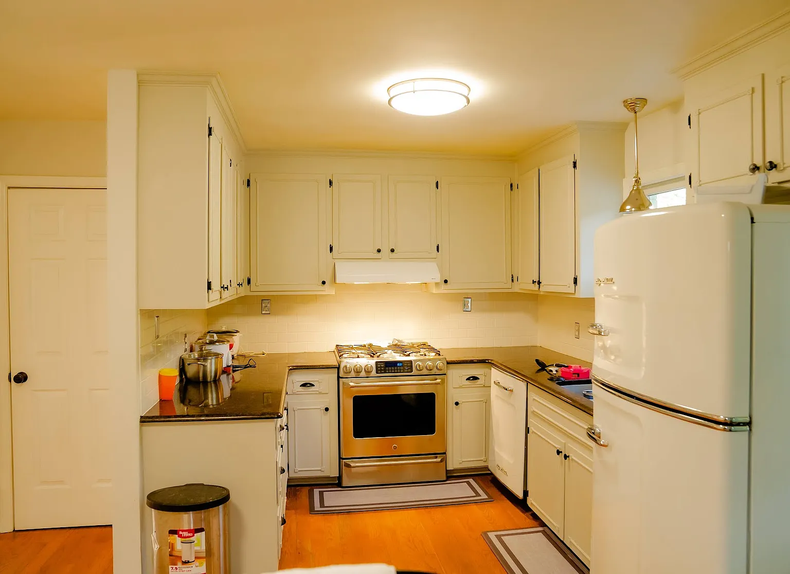 4 bed, 2900 sqft, $3,900 — Photo 3