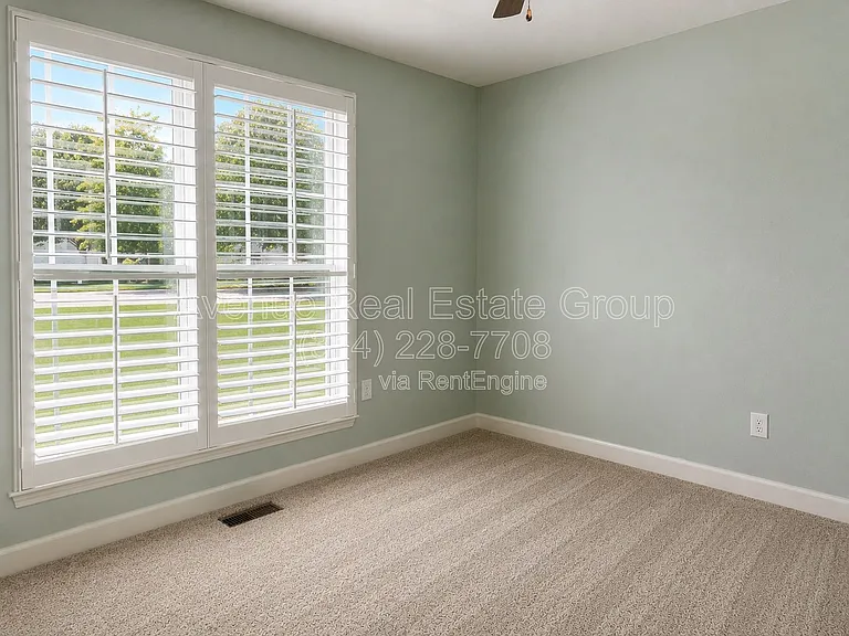 1016 Westlake Village Dr — Photo 3
