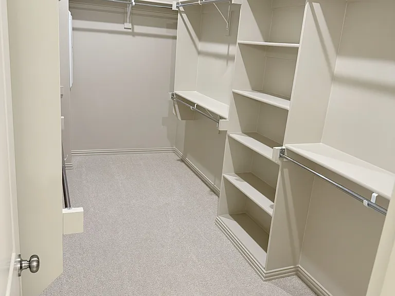 Master bedroom giant closet pic 2