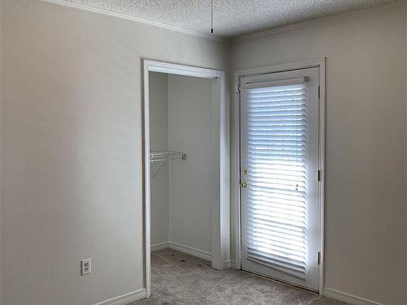 4th image of 847 E Boyd Dr #D