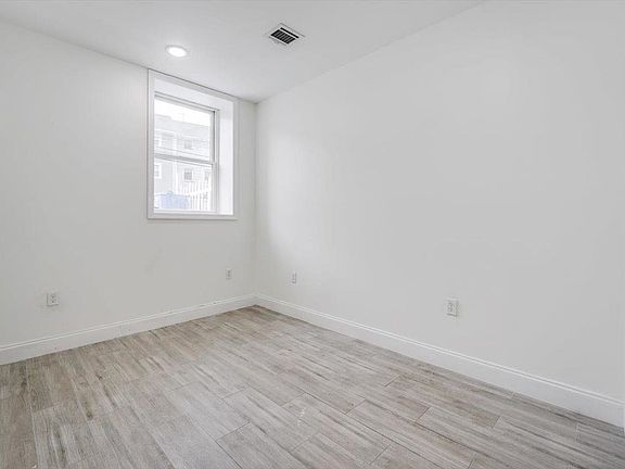 3rd image of 260 Palisade Ave Unit 1