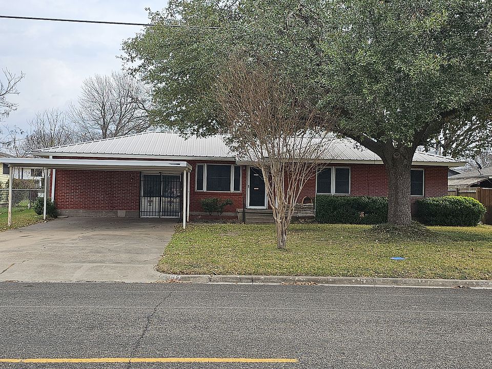 1st image of 817 N Lacy Dr