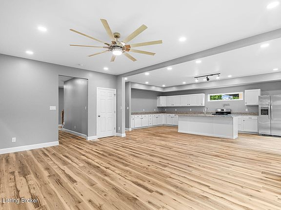 2nd image of 615 Myrtle St