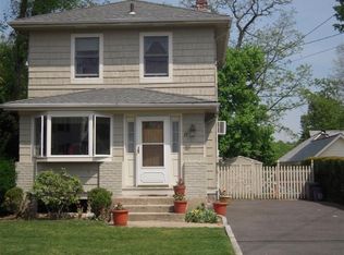 19 Highland Ave, Glenwood Landing, NY 11547