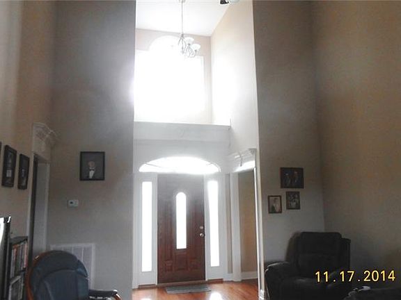 4th image of 215 Blaine Cir
