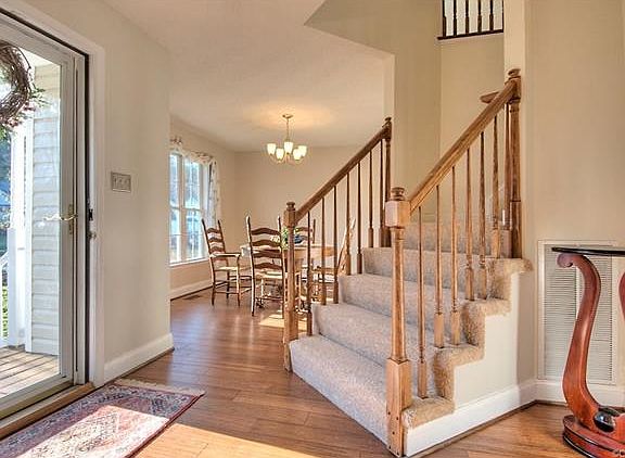 4th image of 3033 Chartwood Dr