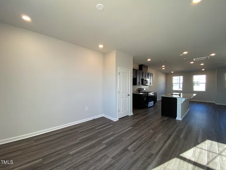 706 Gimari Dr — Photo 8