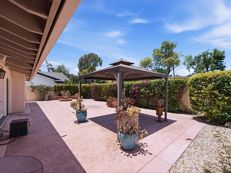 1090 Elfstone Ct — Photo 32