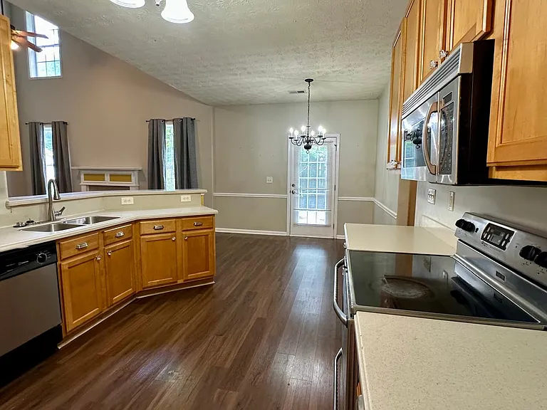 8012 Abington Dr — Photo 10