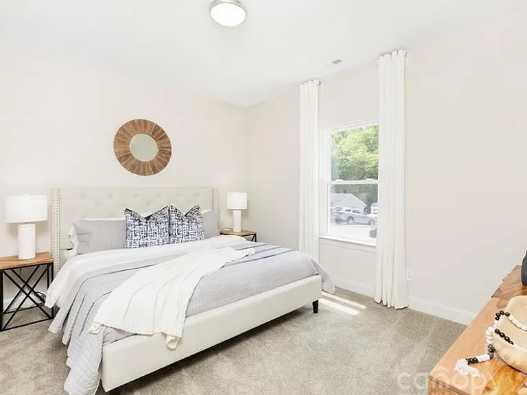 208 Graham St — Photo 4