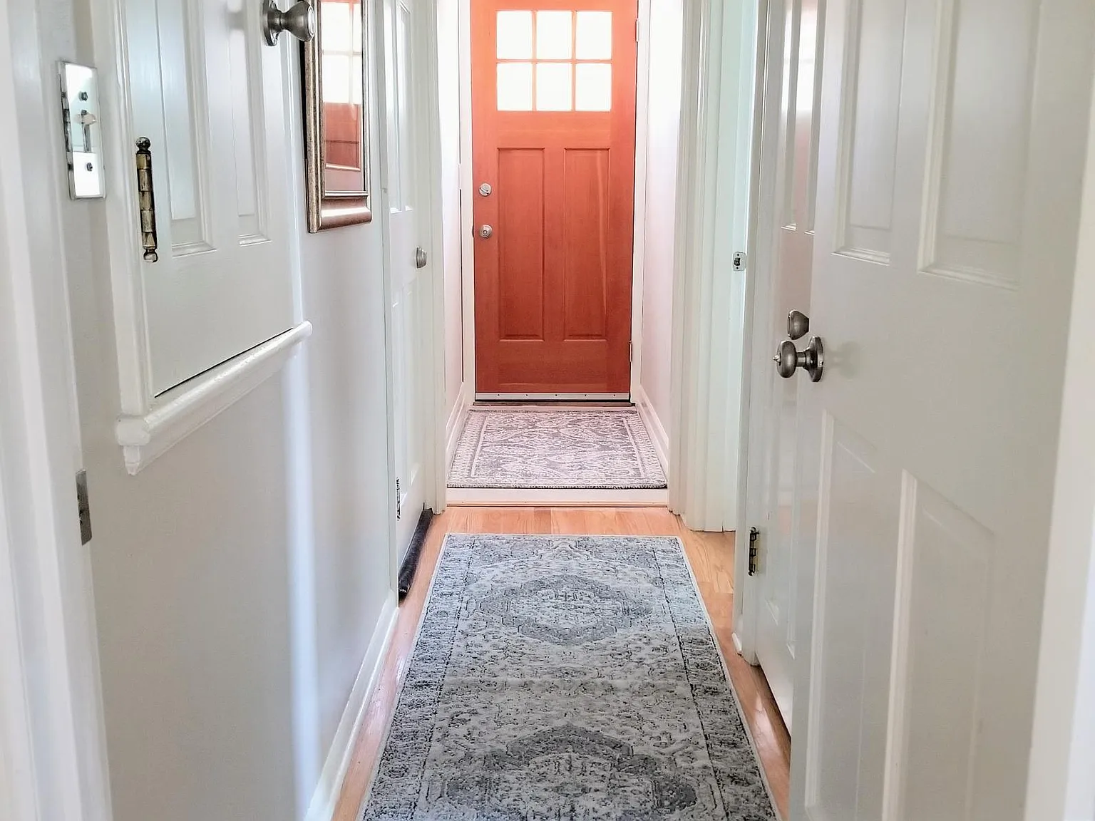 1 bed, 300 sqft, $1,300 — Photo 2