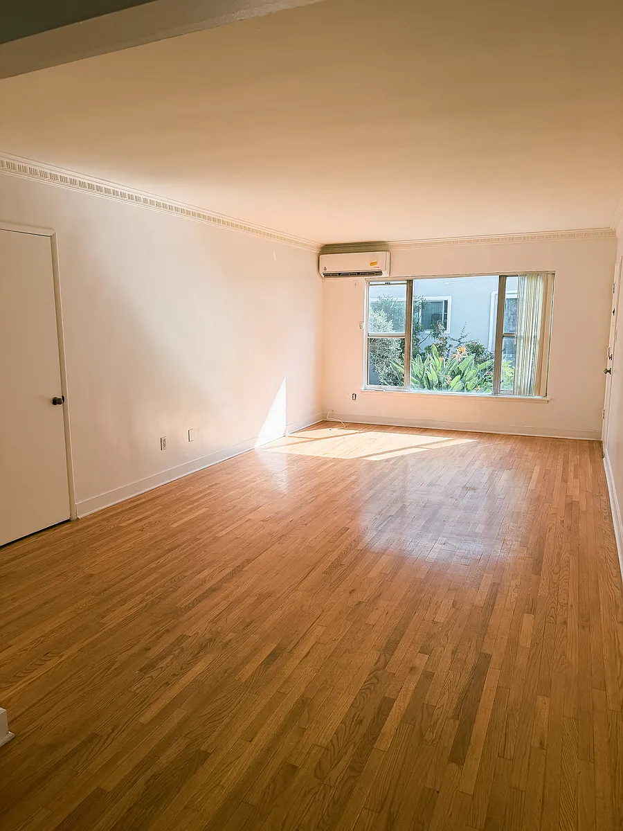 Building Photo - 8217 Blackburn Ave #2