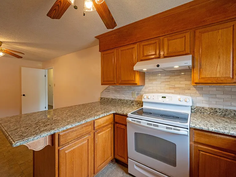 1320 Northpoint Cir — Photo 25