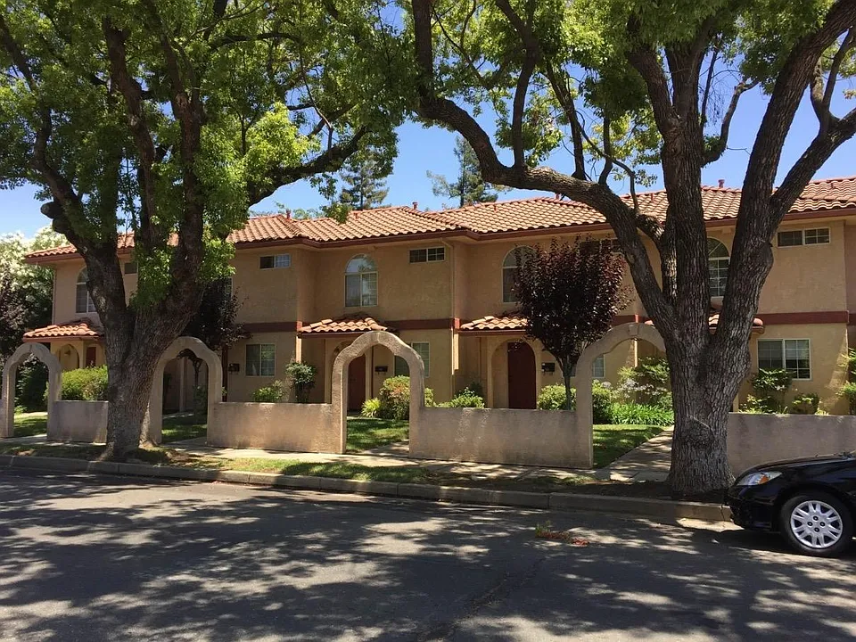 525 Cooper Ave