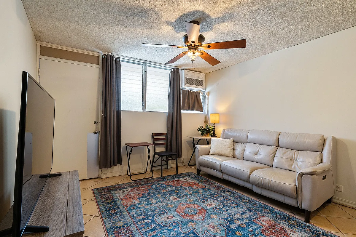 Building Photo - 1867 Kaioo Dr #205