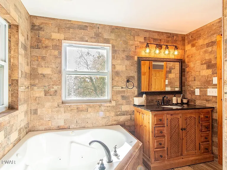 111 Woodcrest Dr — Photo 47