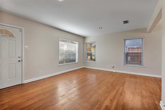 3 bed, 1250 sqft, $2,800 — Photo 2