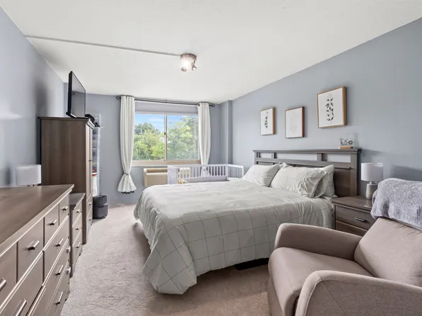 118-18 Union Turnpike image 6 of 11