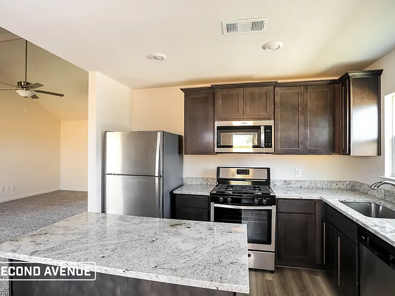 1401 Sunkiss Dr — Photo 3