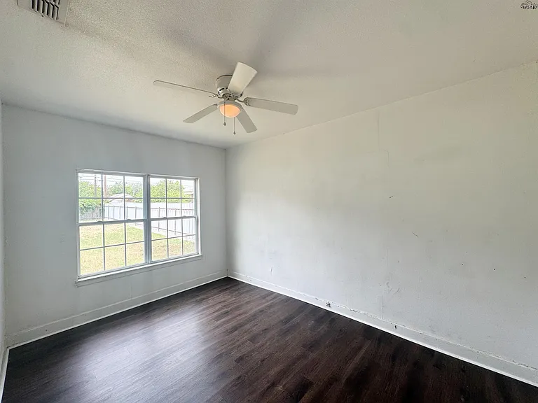 2412 Buchanan St — Photo 9