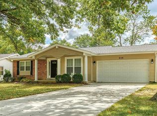 838 Reinke Rd, Ballwin, MO 63021