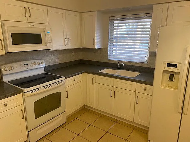 5105 Atlantic Ct #2 — Photo 3