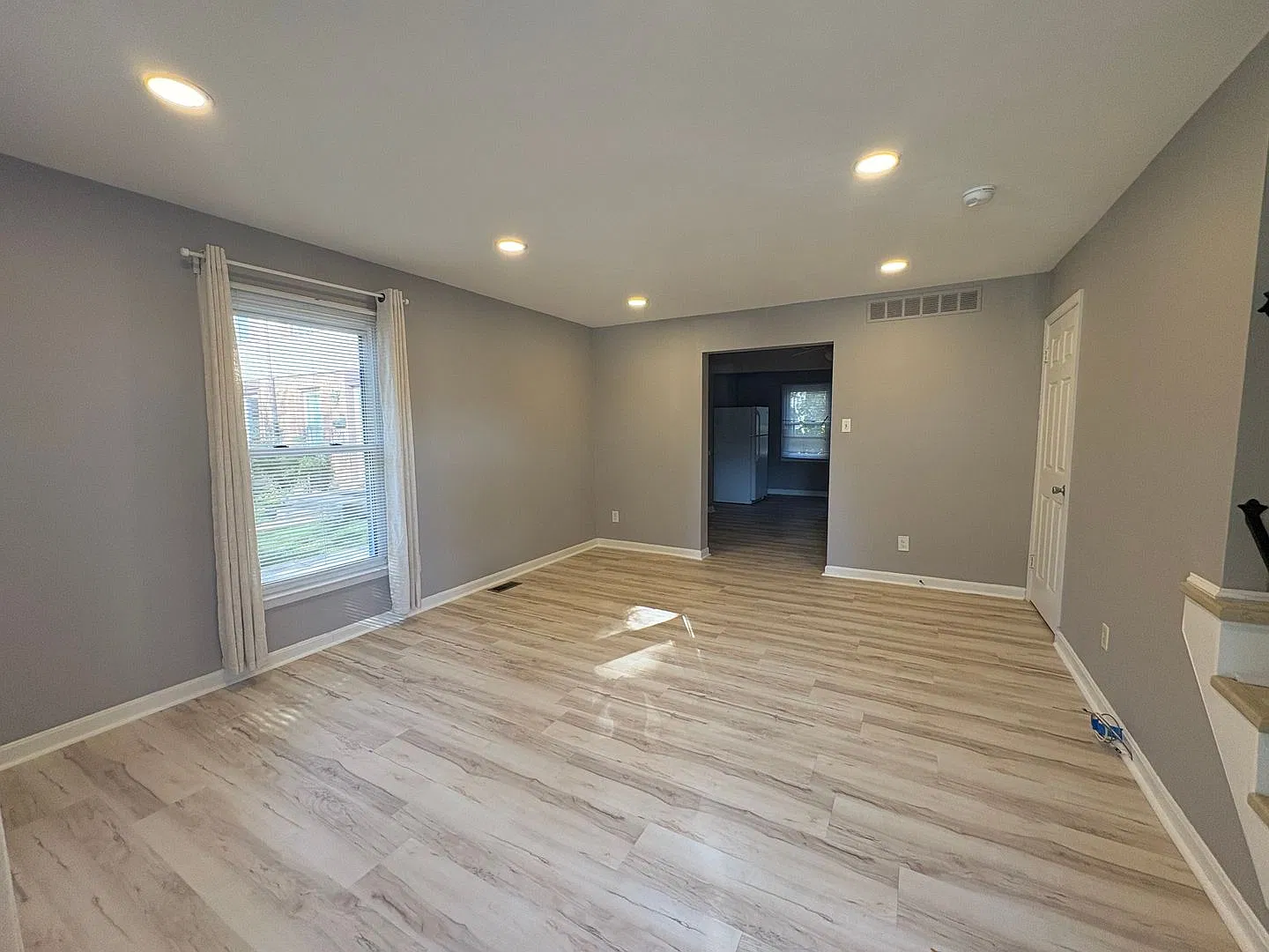 Charming 3BD/1.5BA Townhome w/ Reserved Parking in Nottingham, MD! — Photo 2