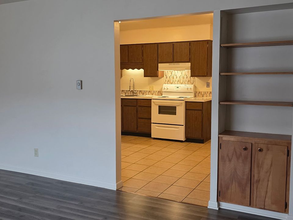 1st image of 3141 Davenport Ave #8