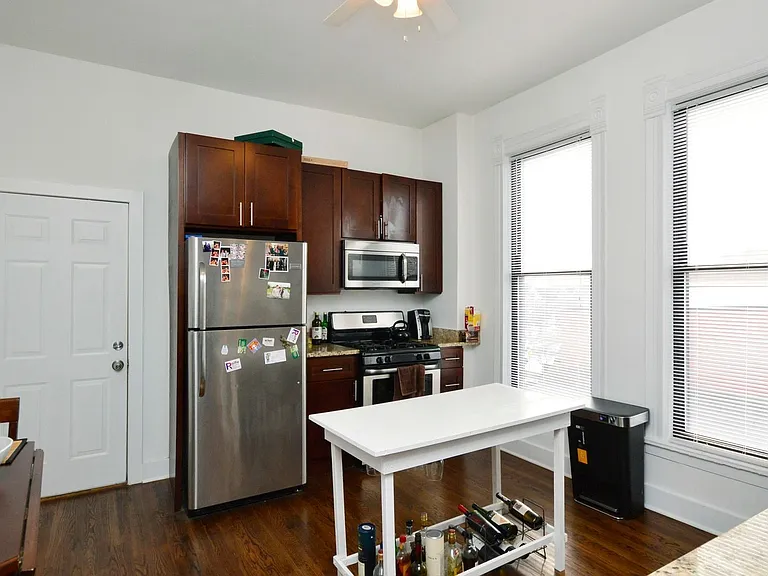 1753 W Erie St #1F — Photo 1