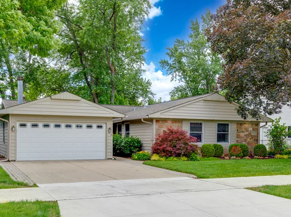 955 Bernard Dr, Buffalo Grove, IL 60089