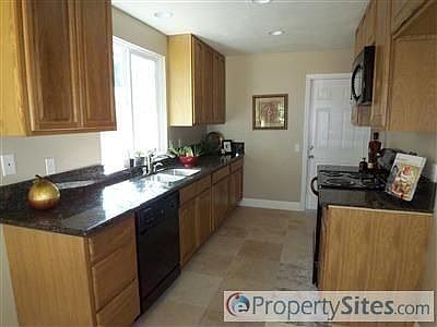 3rd image of 2471 Berrywood Dr