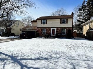 132 Wickham Dr, Williamsville, NY 14221