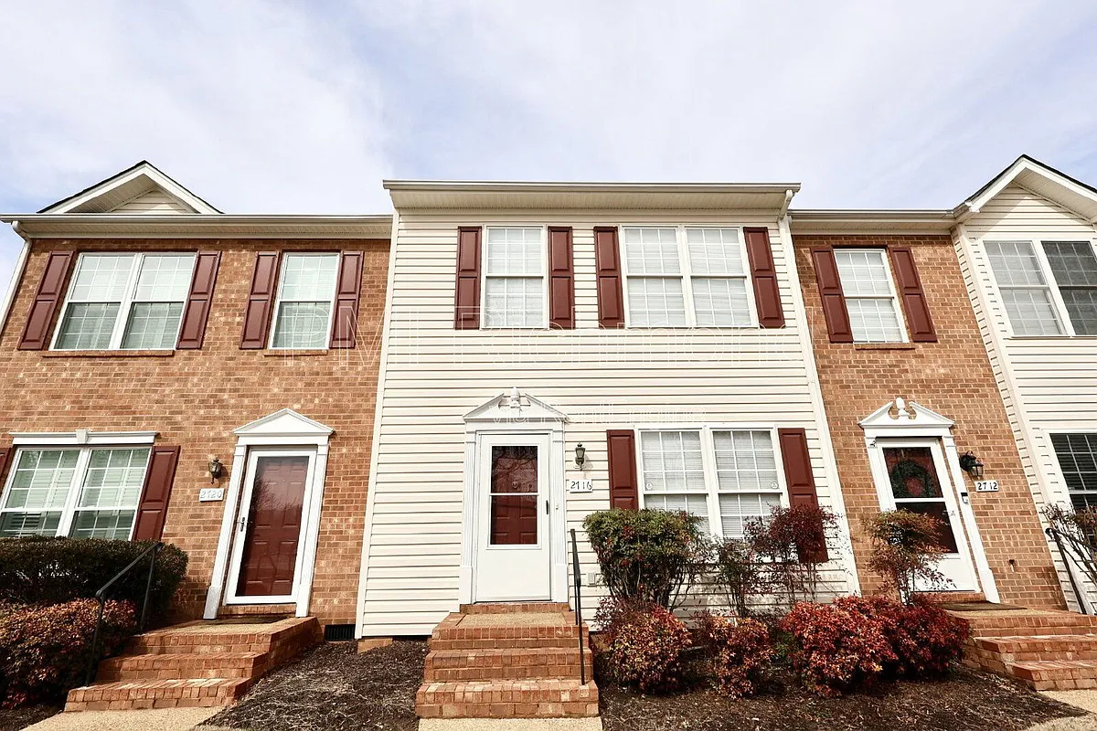 Building Photo - 2716 Goyne Loop