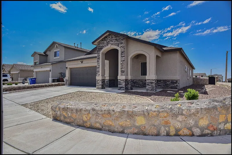 4 bed, 2.0 bath, 1824 sqft, $1,950 — Photo 2