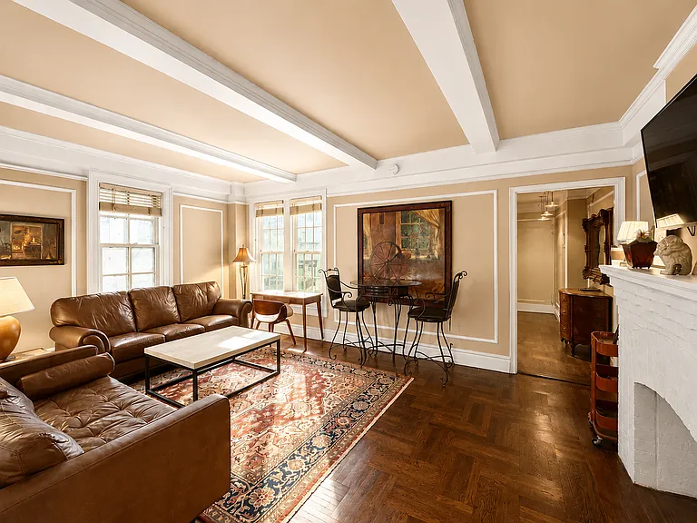 105 E 38th St #4 — Photo 3