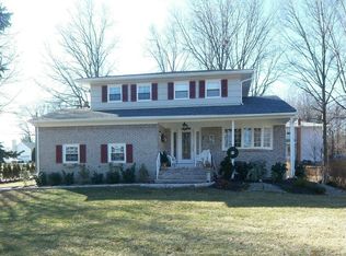 10 Grouse Ln, Clark, NJ 07066