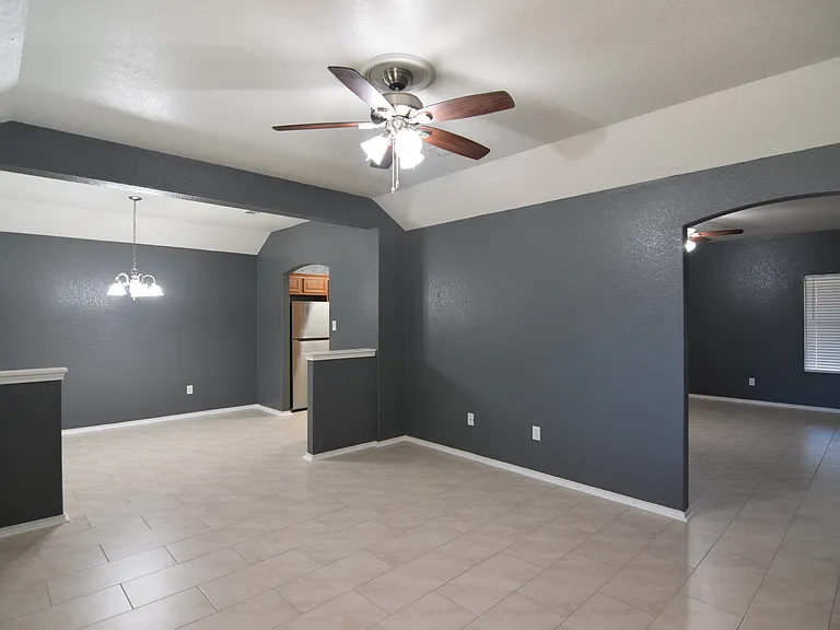 401 Dixon Dr — Photo 13