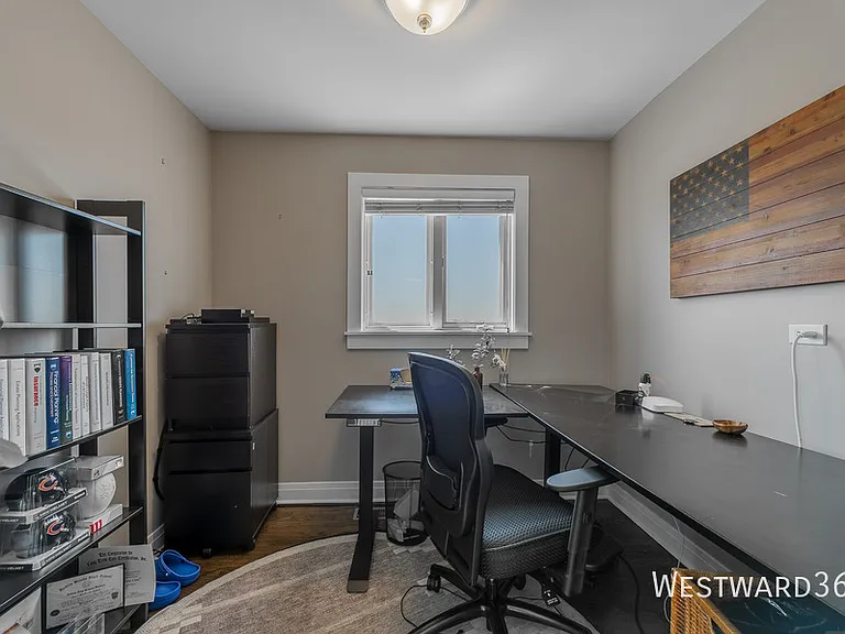 2033 W Superior St #4W — Photo 28