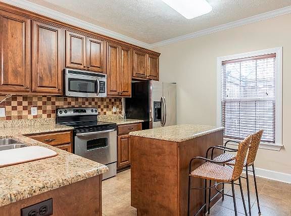 5th image of 103 Leigh Ln APT 28