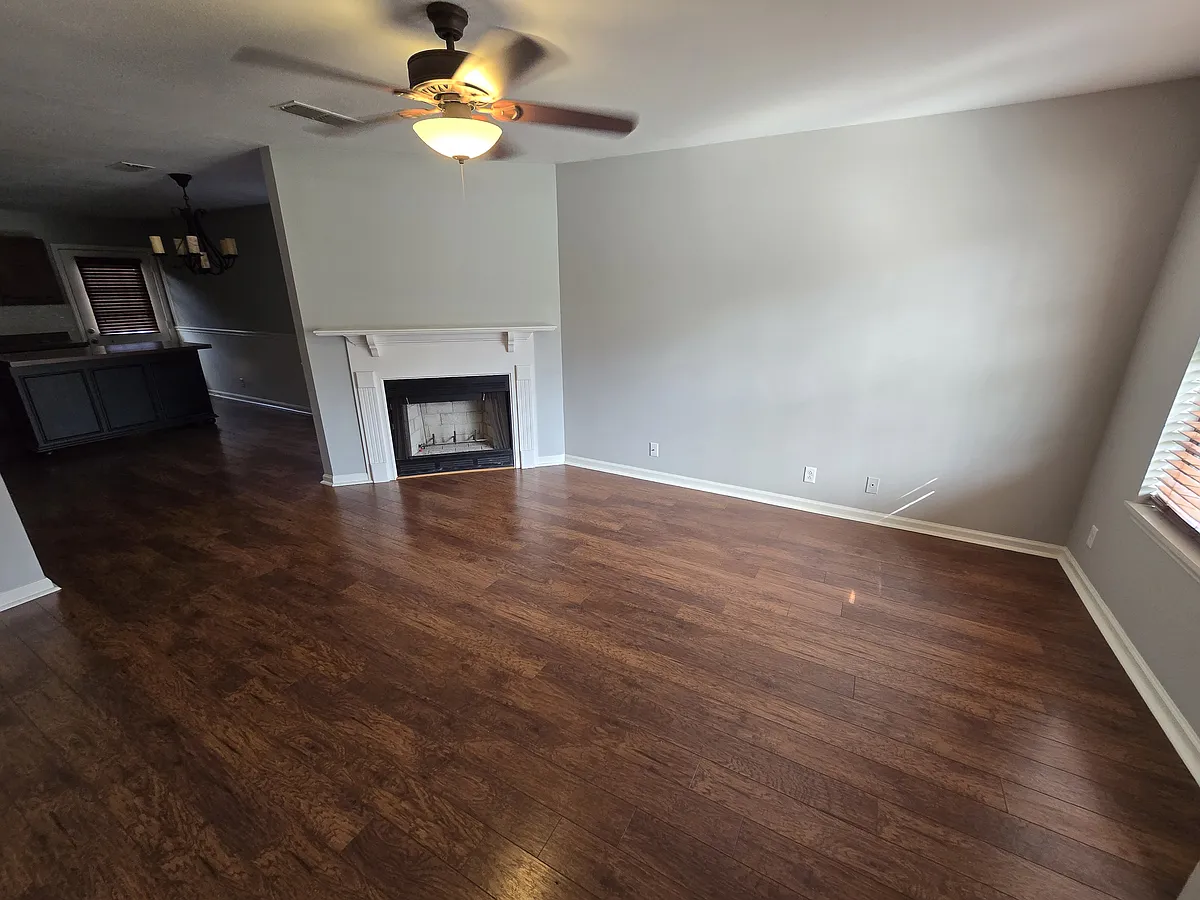 Living Room - 311 Hillside Ct